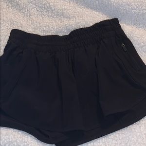Lululemon Tracker shorts 4”